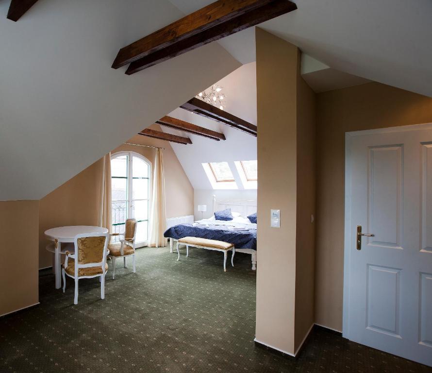 Old House Bed and Breakfast Hradec nad Moravici Rum bild