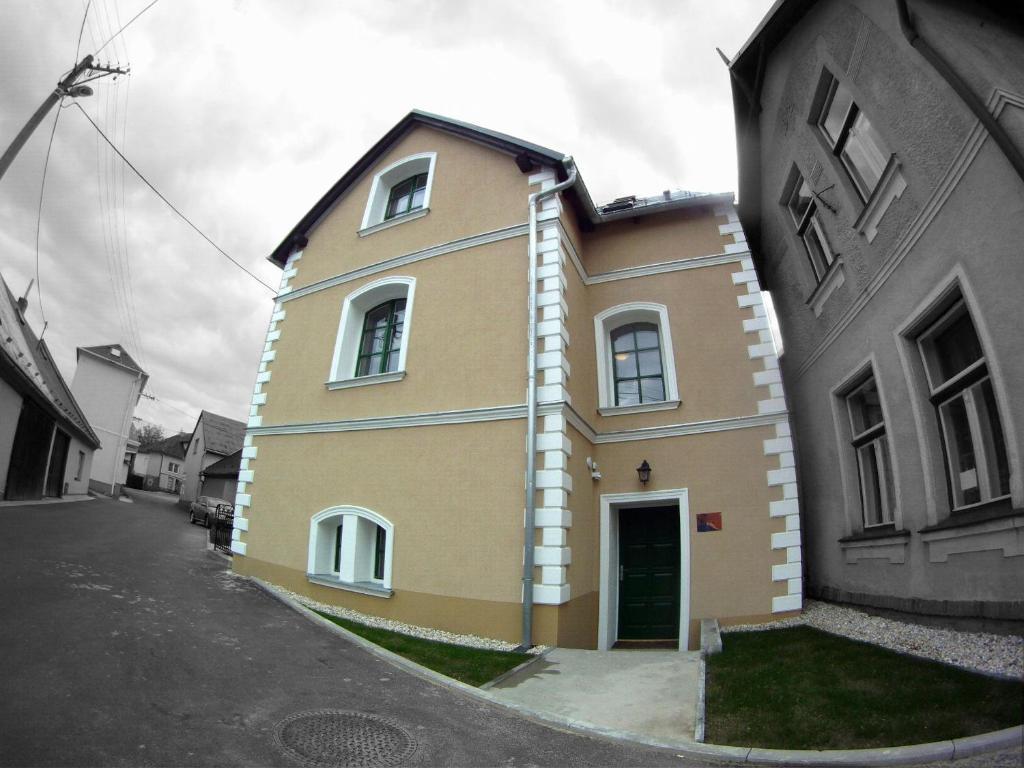 Old House Bed and Breakfast Hradec nad Moravici Exteriör bild